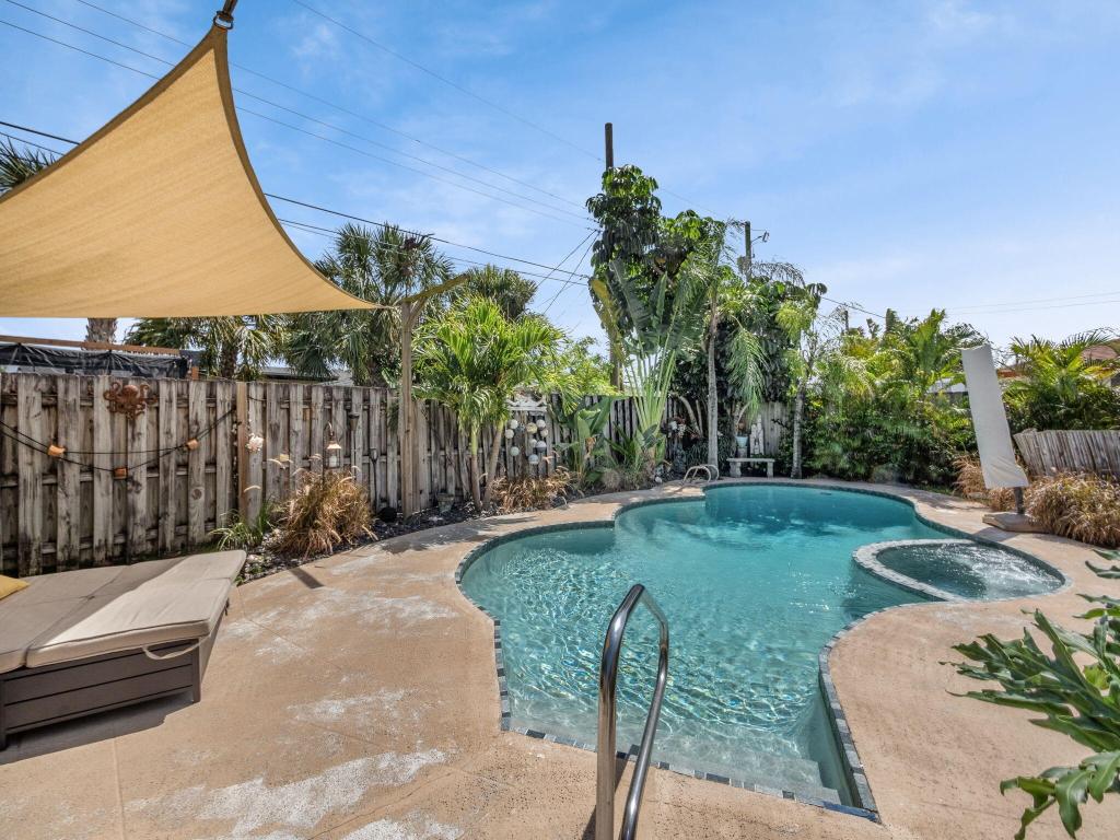 NORTH LAKE WORTH - Residential