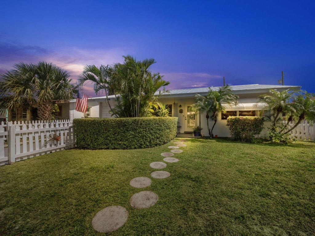 NORTH LAKE WORTH - Residential