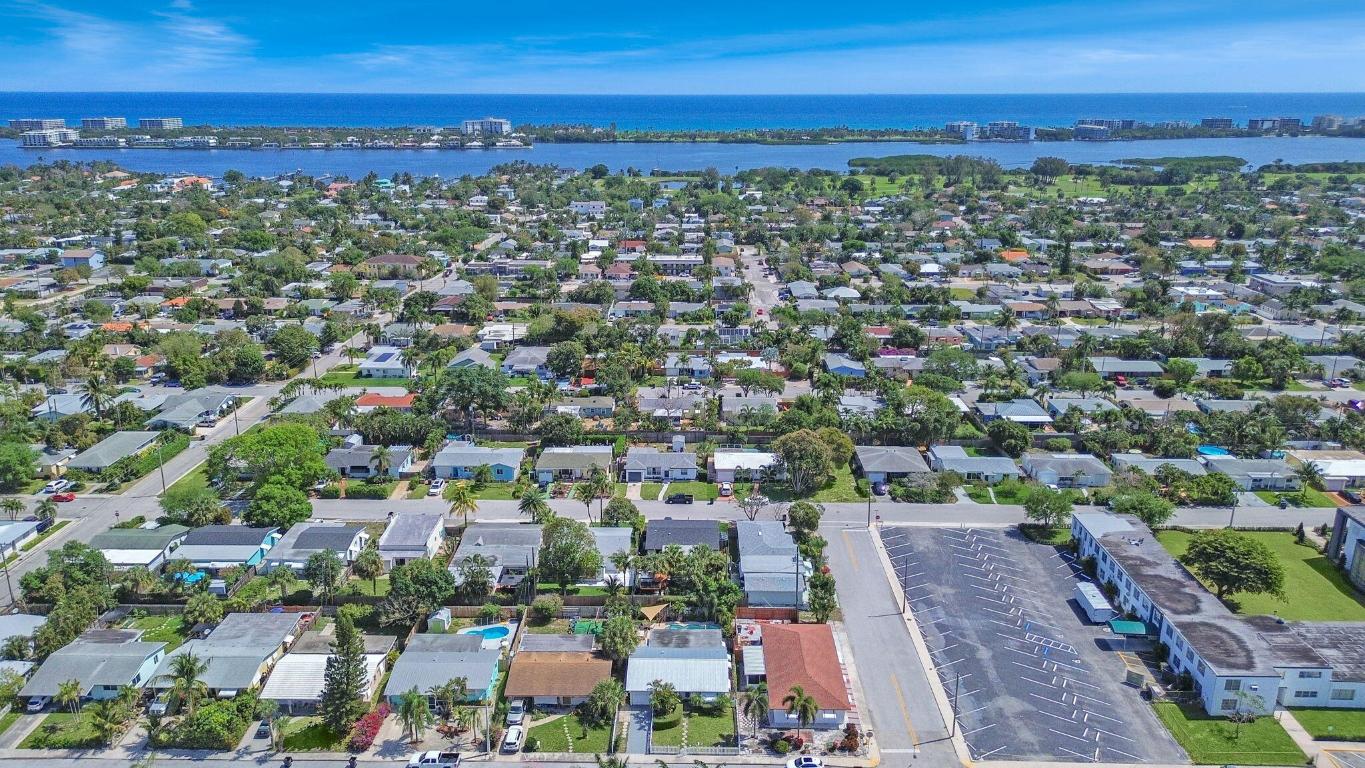 NORTH LAKE WORTH - Residential