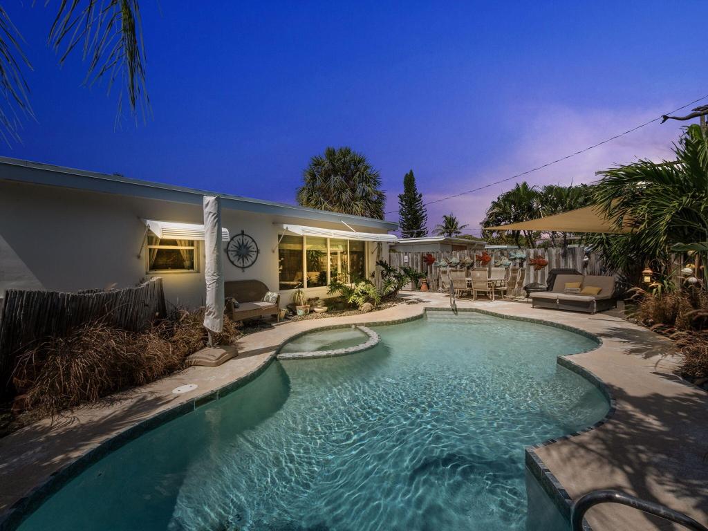 NORTH LAKE WORTH - Residential