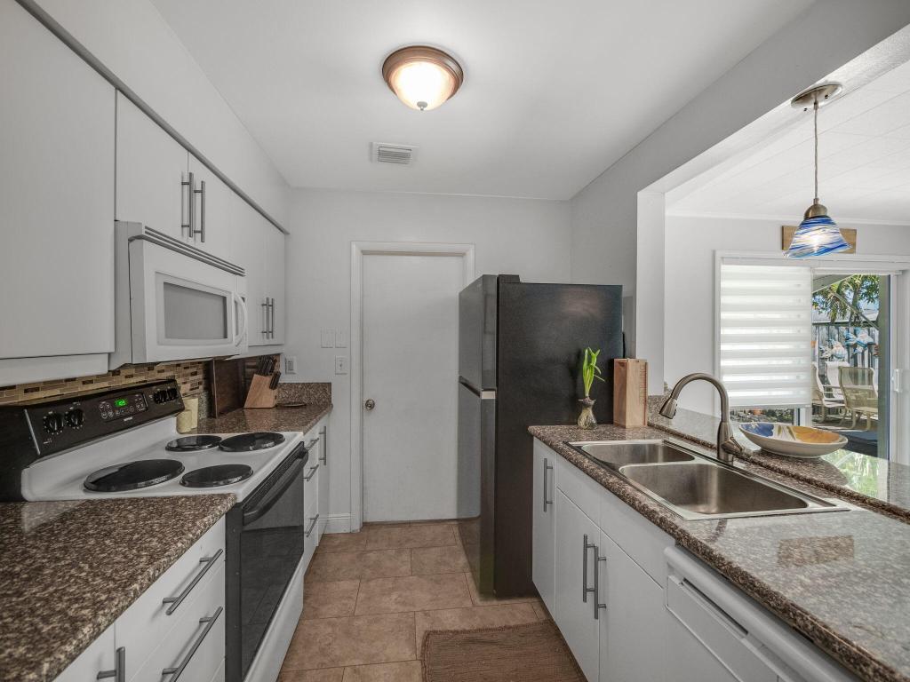 NORTH LAKE WORTH - Residential