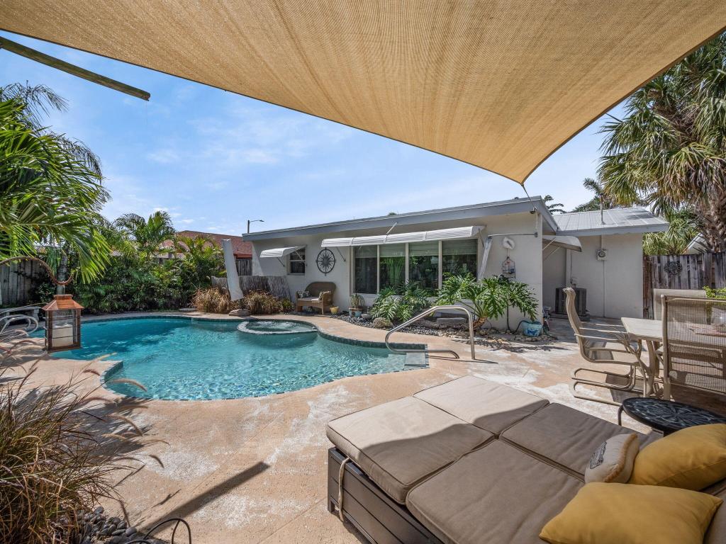 NORTH LAKE WORTH - Residential