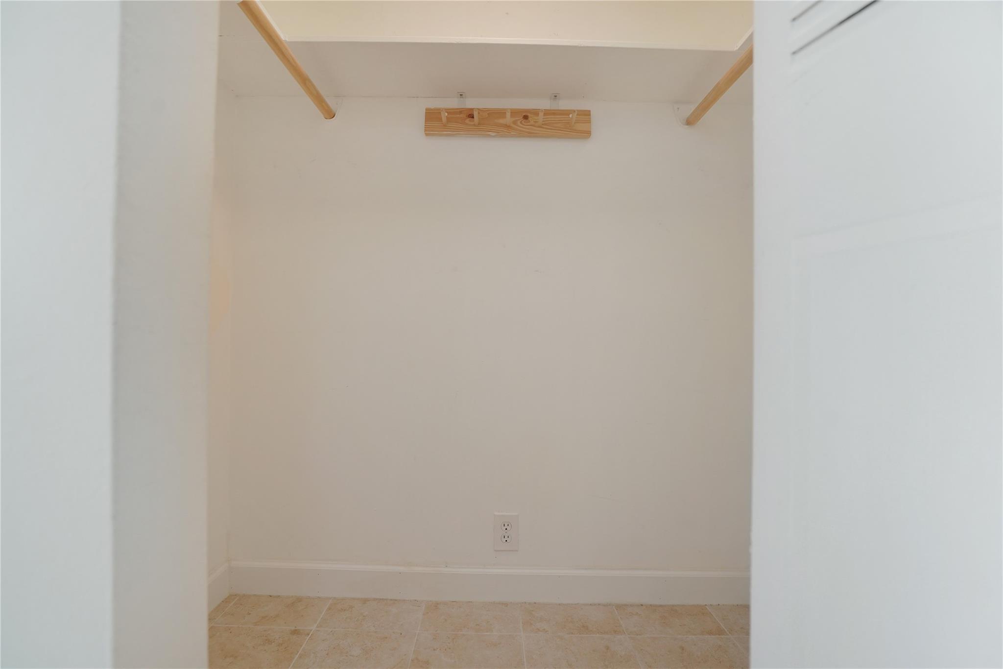 604 NE 2ND ST 220