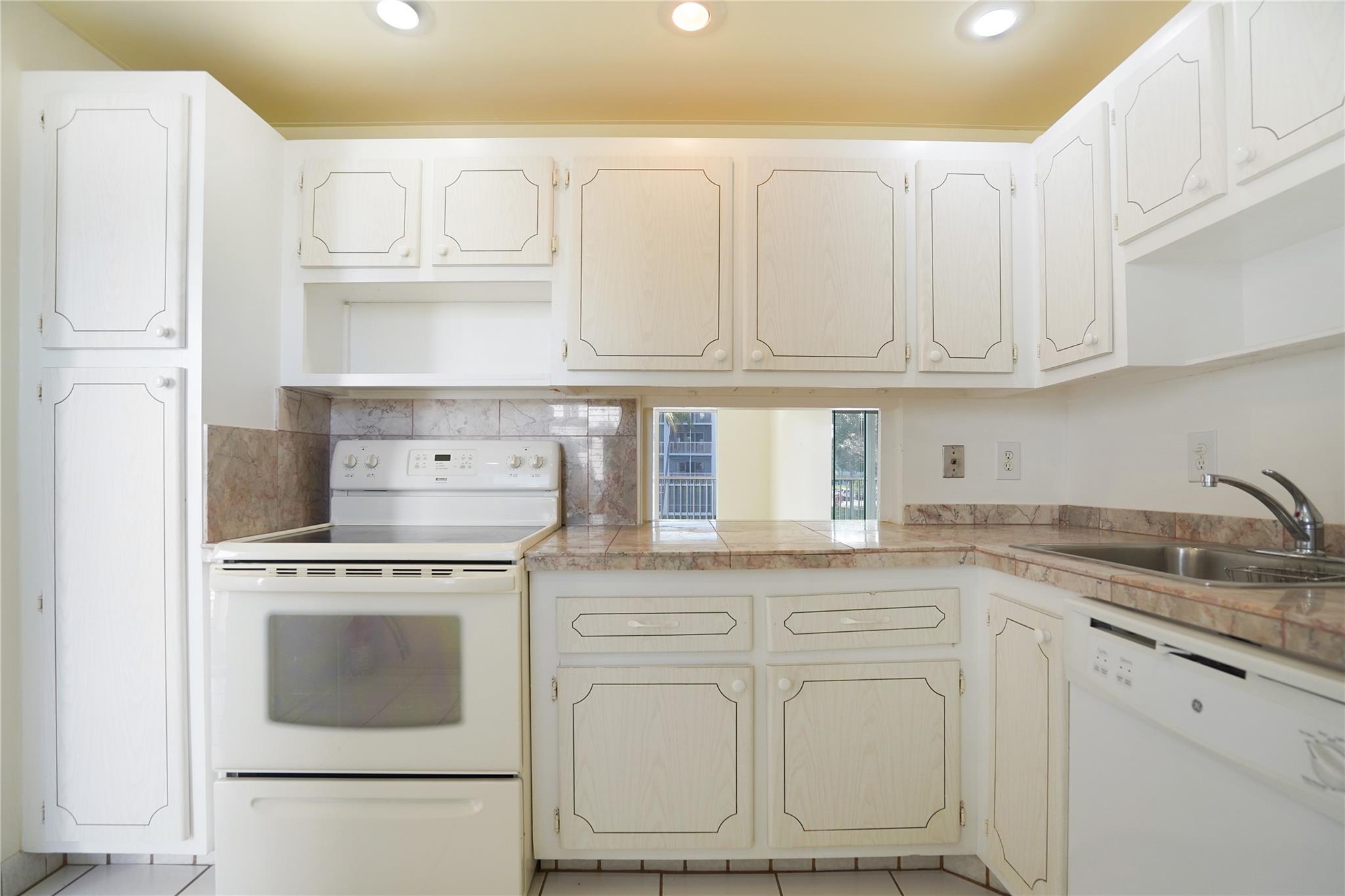 604 NE 2ND ST 220
