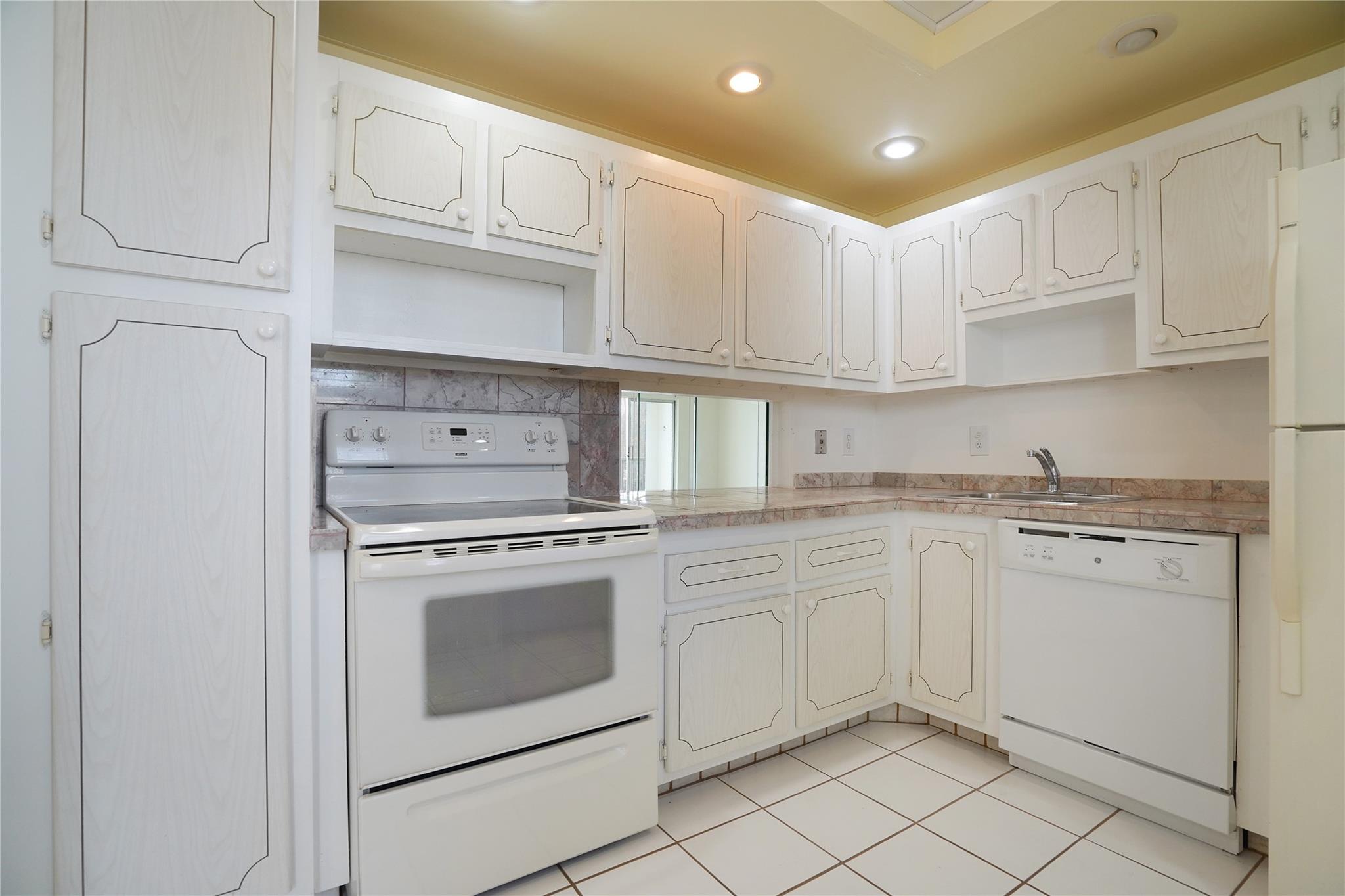 604 NE 2ND ST 220
