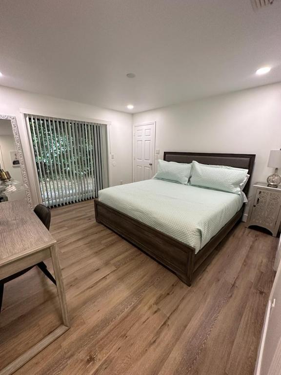 SUGAR POND MANOR OF WELLI - Residential Lease