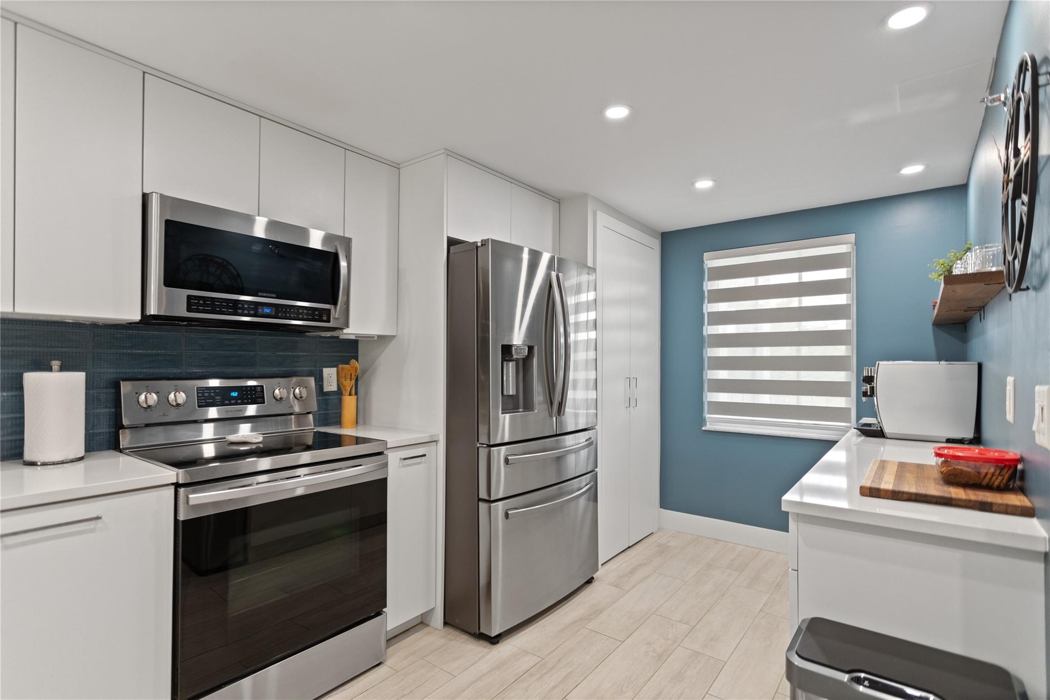 4015 W Palm Aire Dr 305