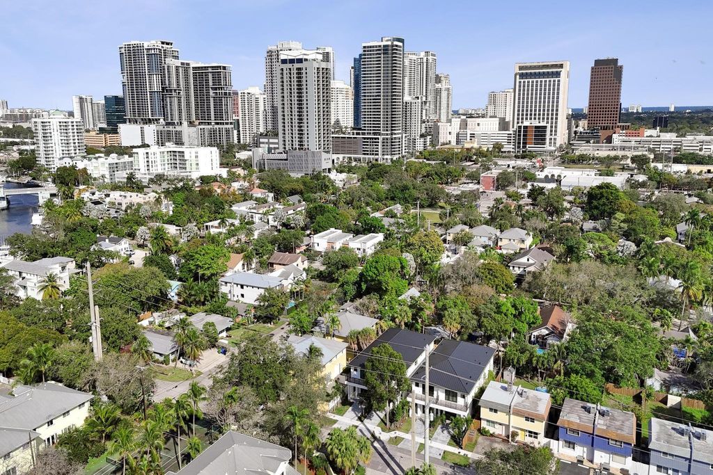 Photo of 604 SW 7th Avenue, Fort Lauderdale, FL 33315 (MLS # B26026483)