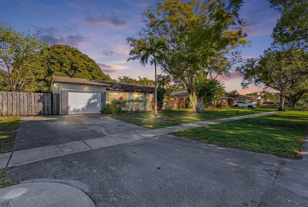 Photo of 10213 SW 51st St, Cooper City, FL 33328 (MLS # R11157907)