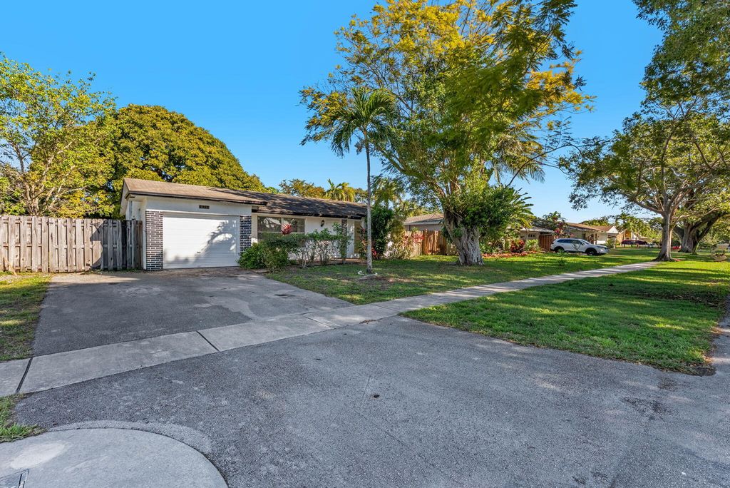 Photo of 10213 SW 51st St, Cooper City, FL 33328 (MLS # R11157907)