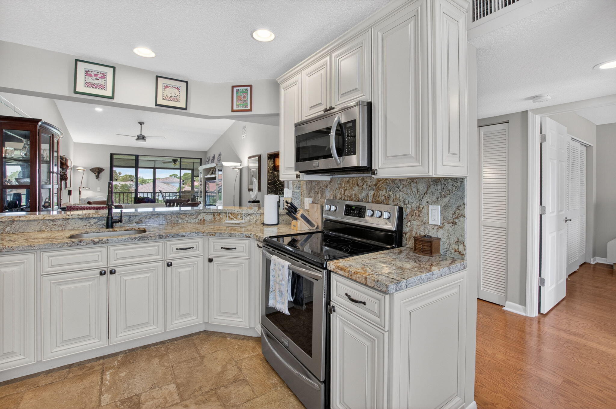 GLENEAGLES CONDO I - Residential