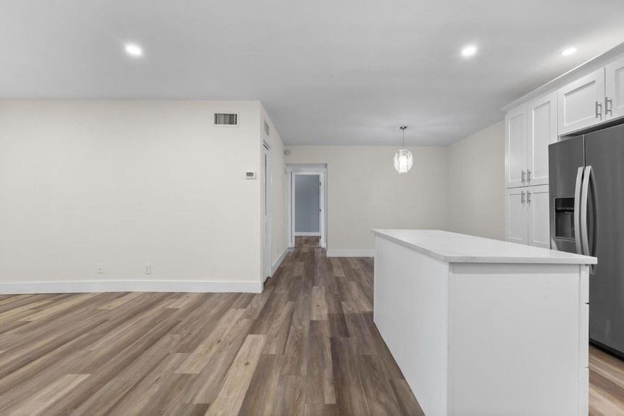 Spacious, bright and updated 2 bedroom and 2 bath unit located on 2nd floor with full size washer and dryer. Large screened patio, granite counters and updated cabinets. Conveniently located close to downtown Coral Springs with parks and shopping centers. 10 minutes from the Promenade at Coconut Creek.