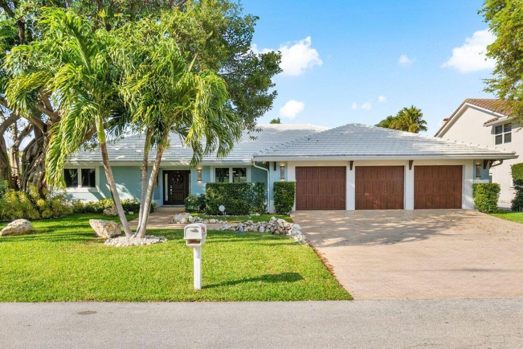Photo of 941 Dogwood Drive, Delray Beach, FL 33483 (MLS # R11148062)