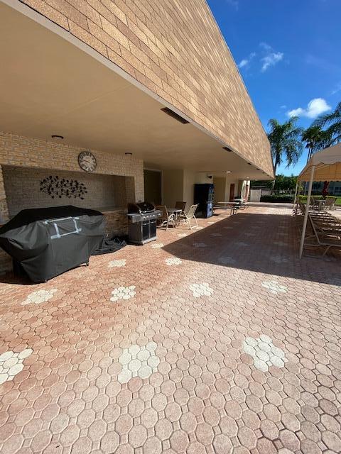 VILLAGES OF ORIOLE ABBEY CONDO - Residential