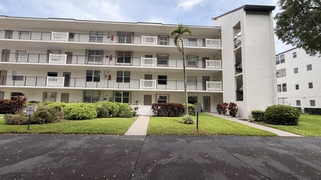 VILLAGES OF ORIOLE ABBEY CONDO - Residential