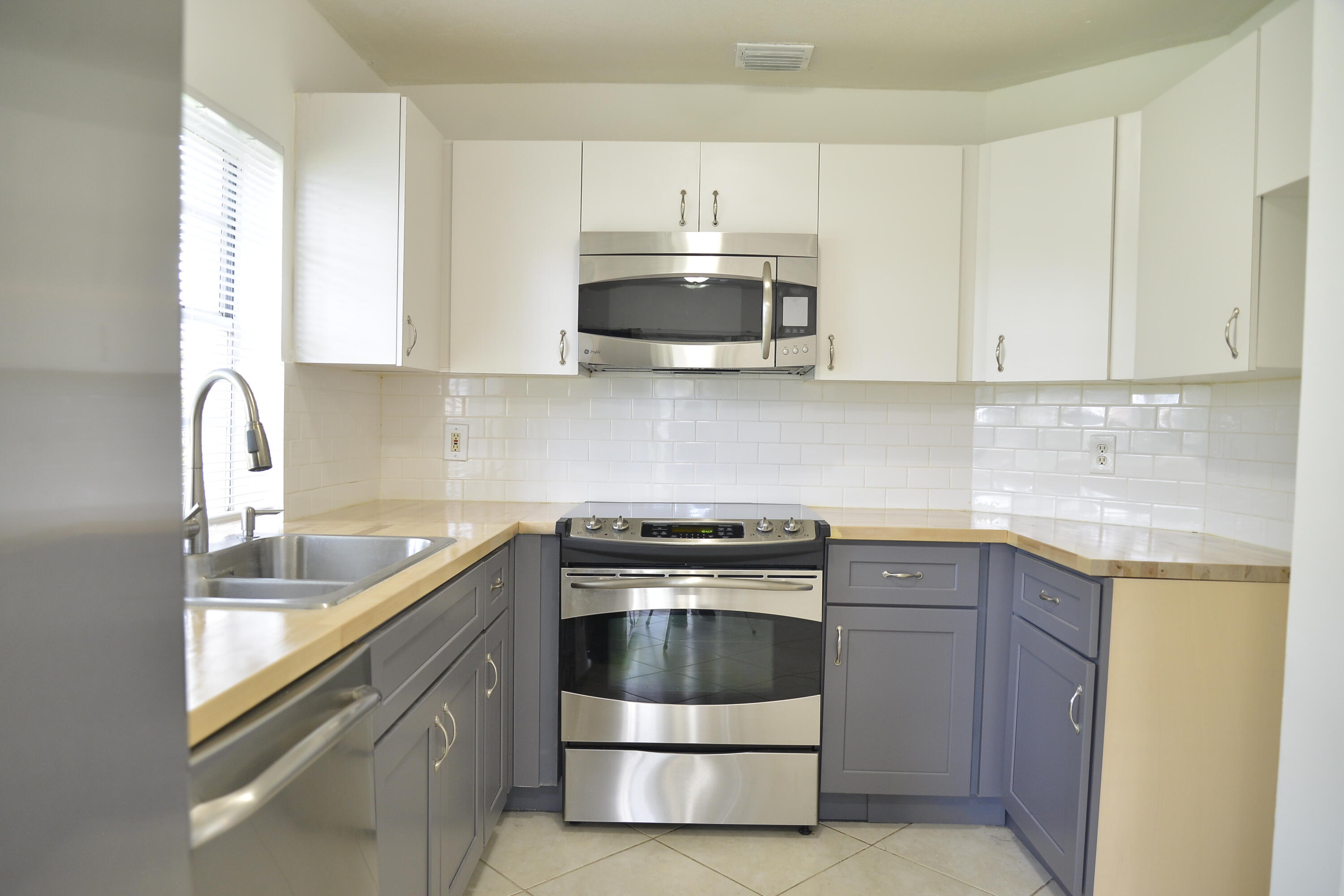 LAKES OF DEER CREEK - Residential Lease