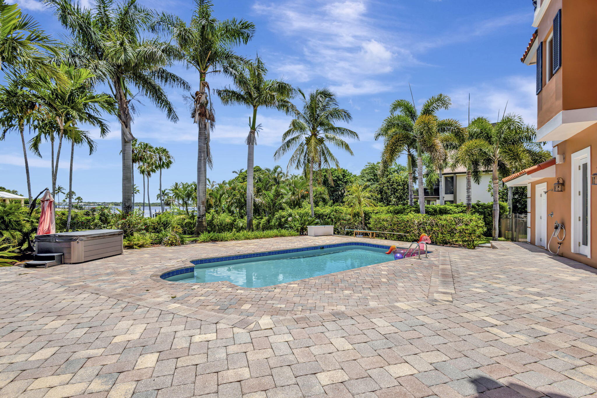 PLANTATIONS - Residential