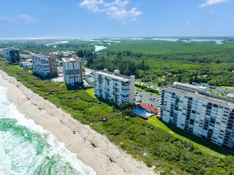 A home in Hutchinson Island