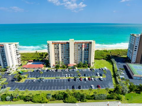 A home in Hutchinson Island