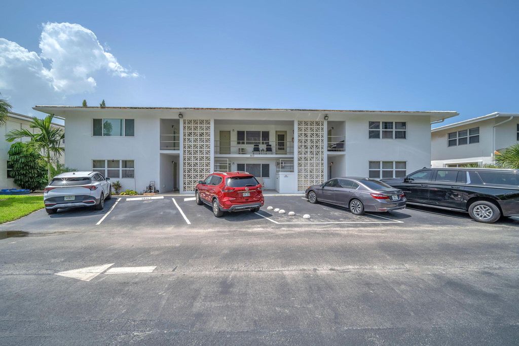 Photo of 3213 Colony Club Road #4-e, Pompano Beach, FL 33062 (MLS # B26008387)