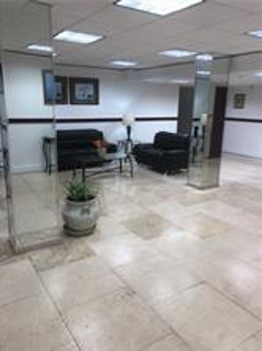 Nice , large 1 Bed 1.5 Bath , in Manors of inverrary OPEN kitchen