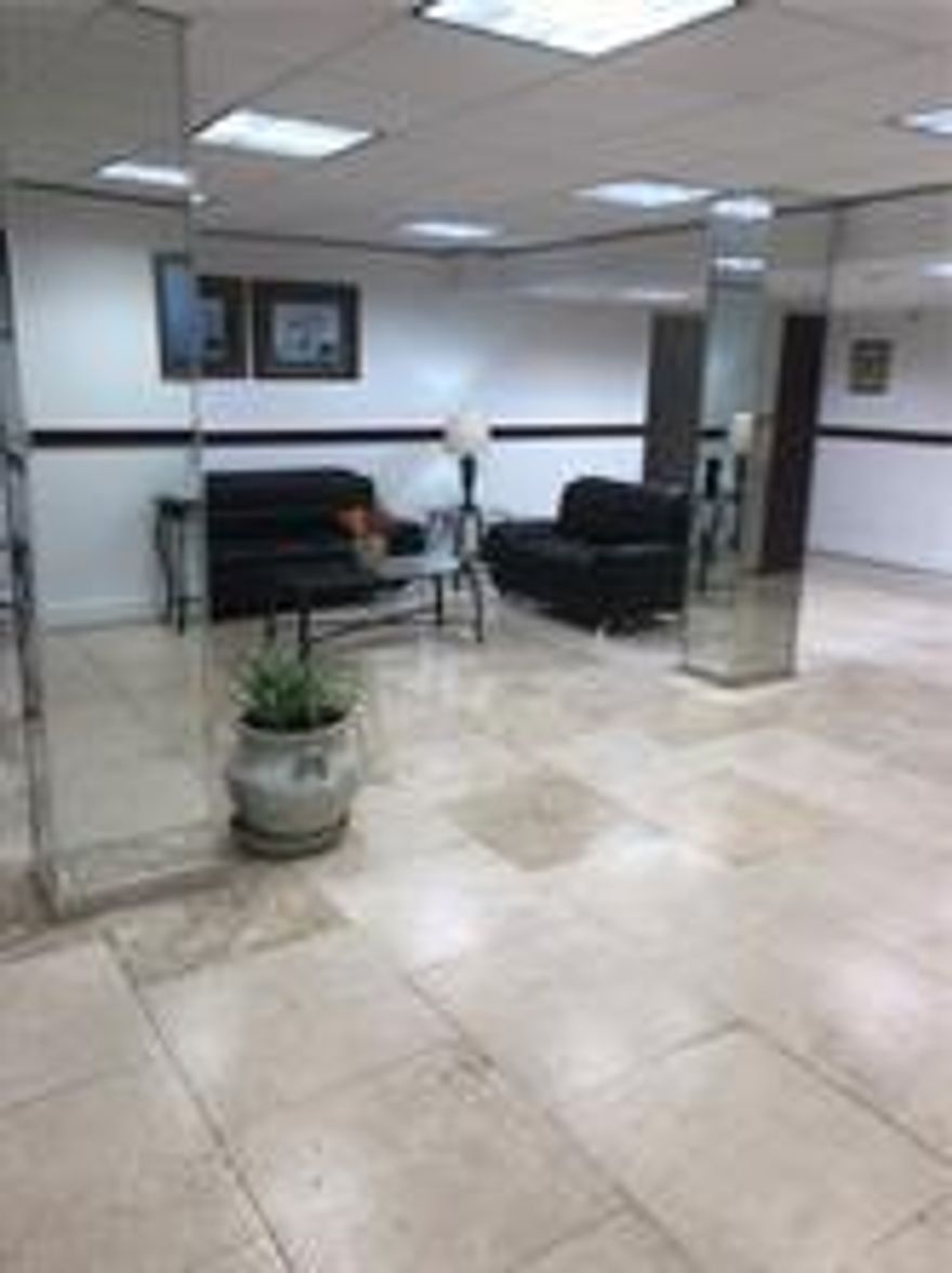 Nice , large 1 Bed 1.5 Bath , in Manors of inverrary OPEN kitchen