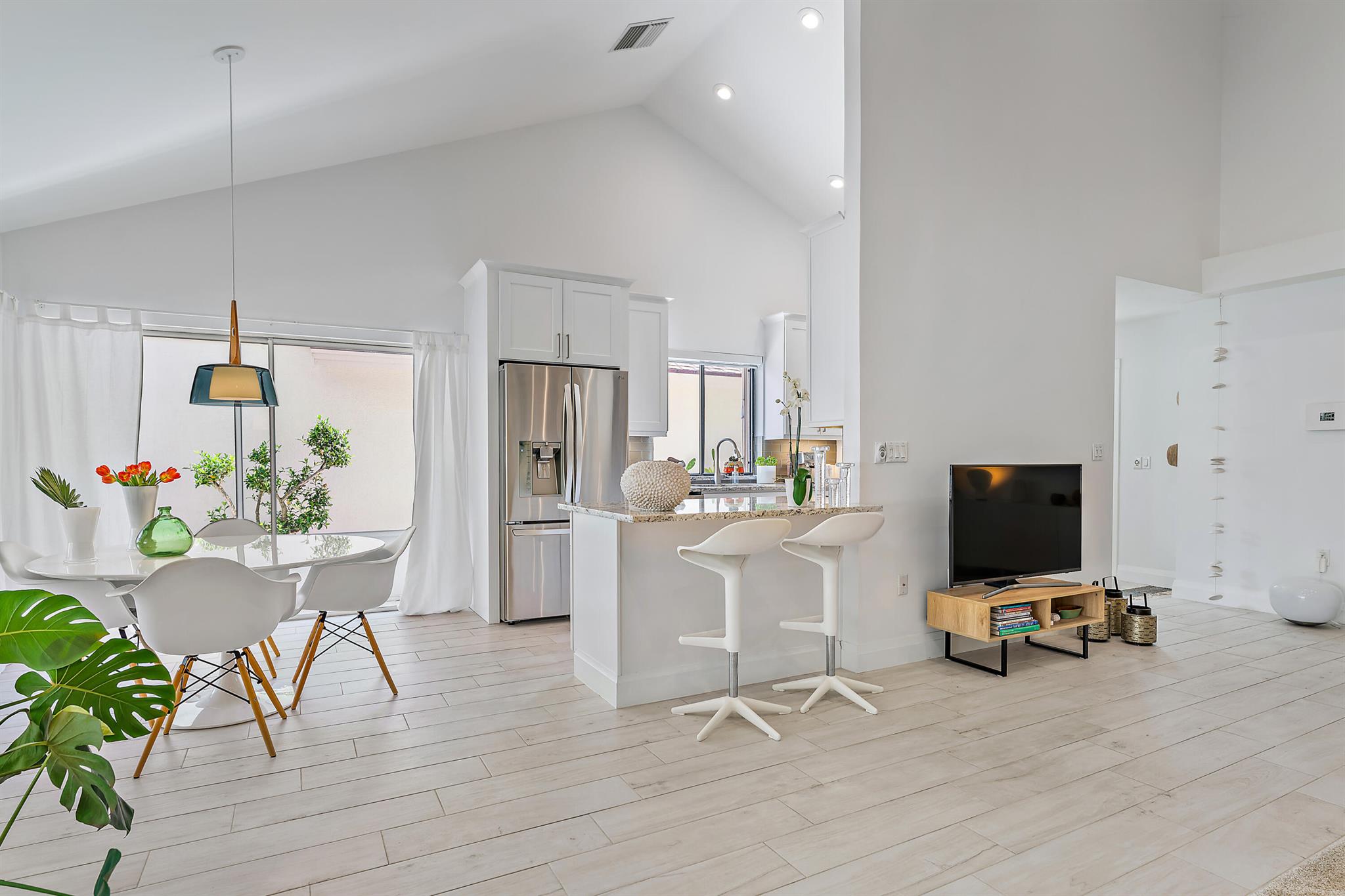 RIVER - Residential Lease