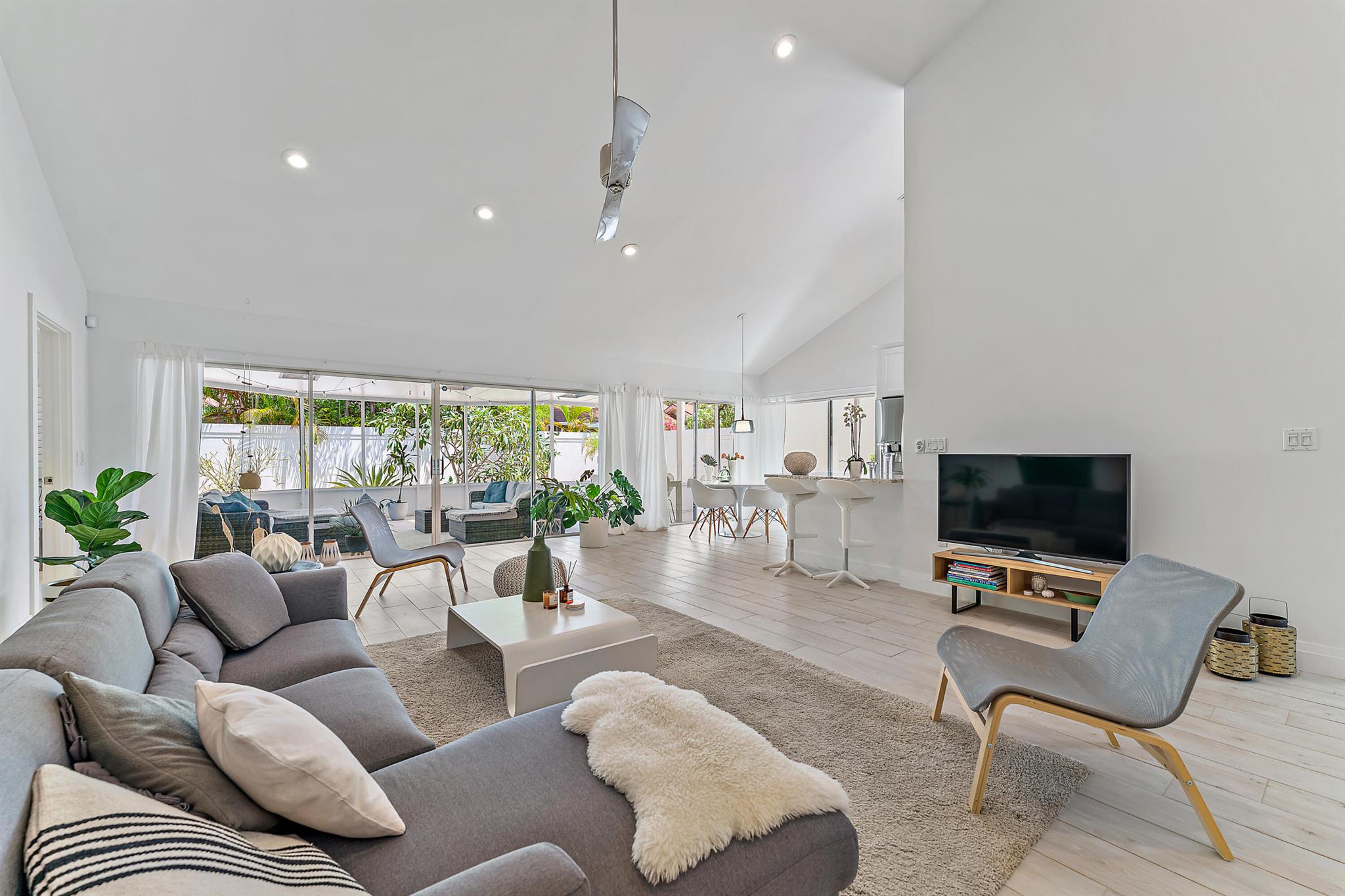 RIVER - Residential Lease