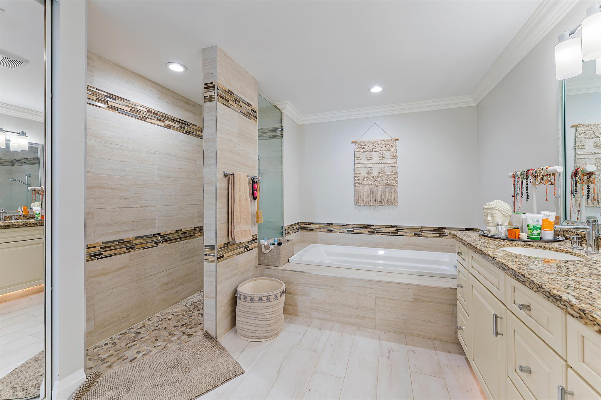 RIVER - Residential Lease