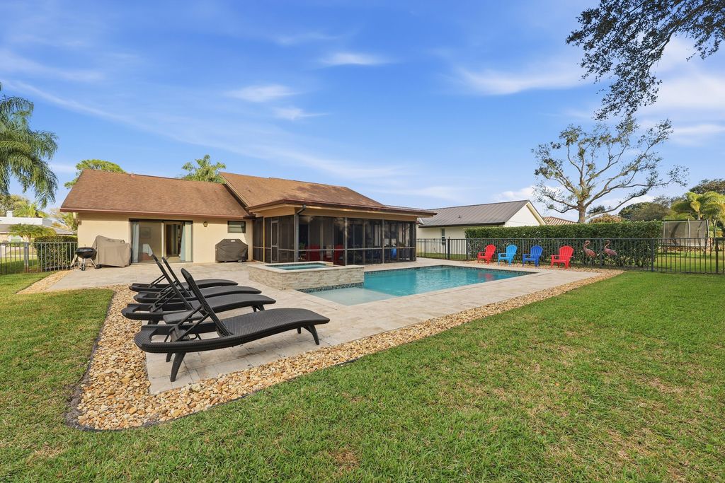 Photo of 6750 Eastpointe Pines St, Palm Beach Gardens, FL 33418 (MLS # R11165120)