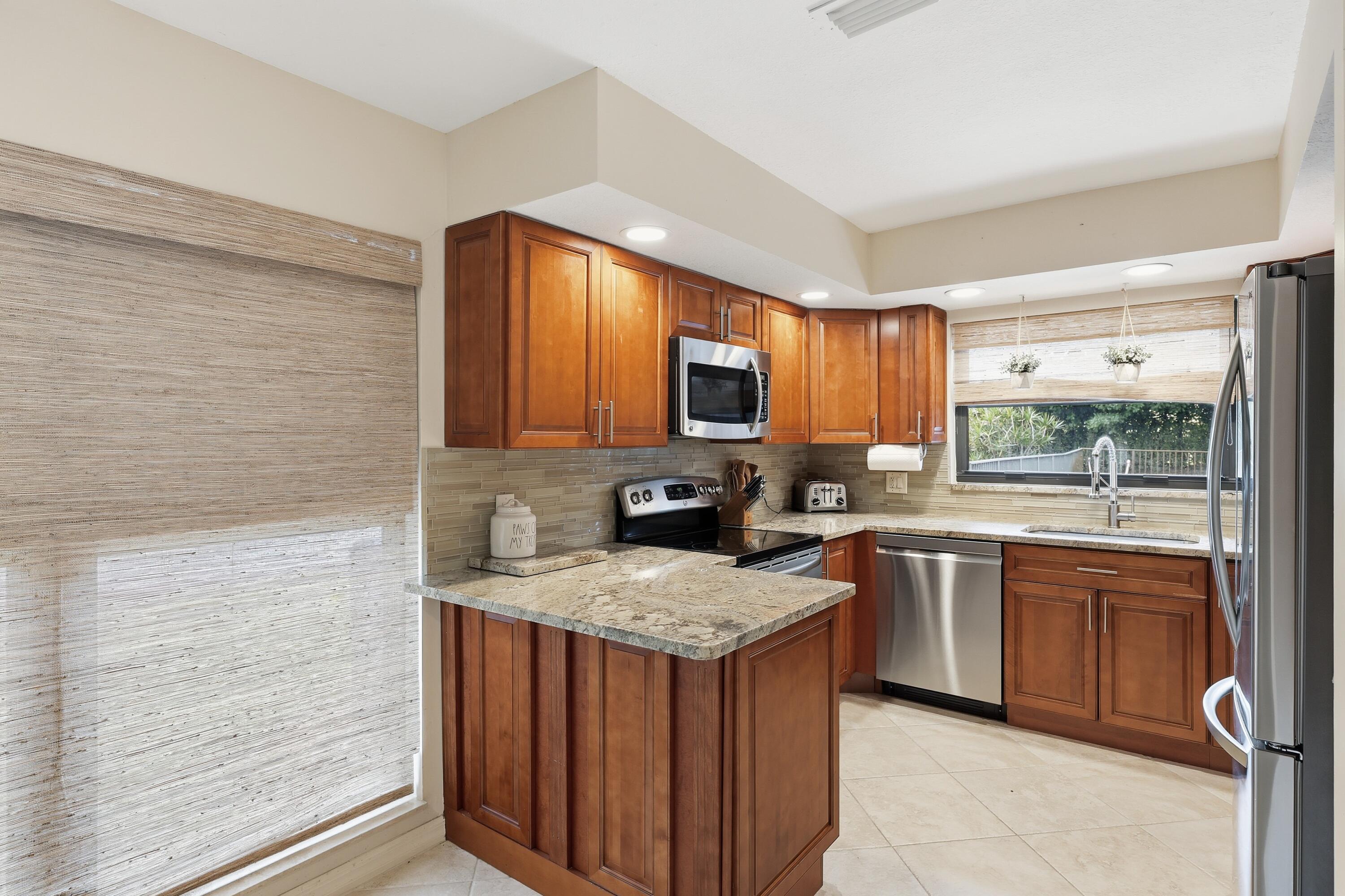 6750 Eastpointe Pines St Street