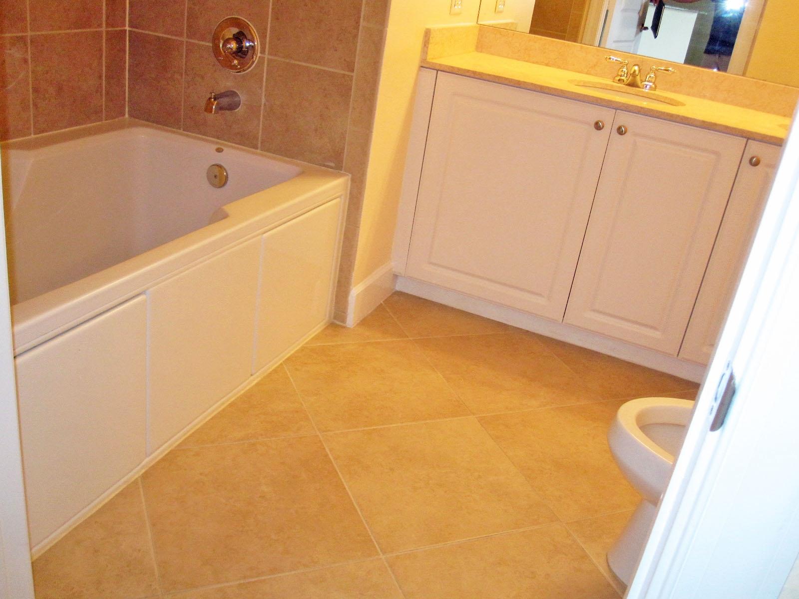 VIZCAYA LAKES CONDO - Residential Lease