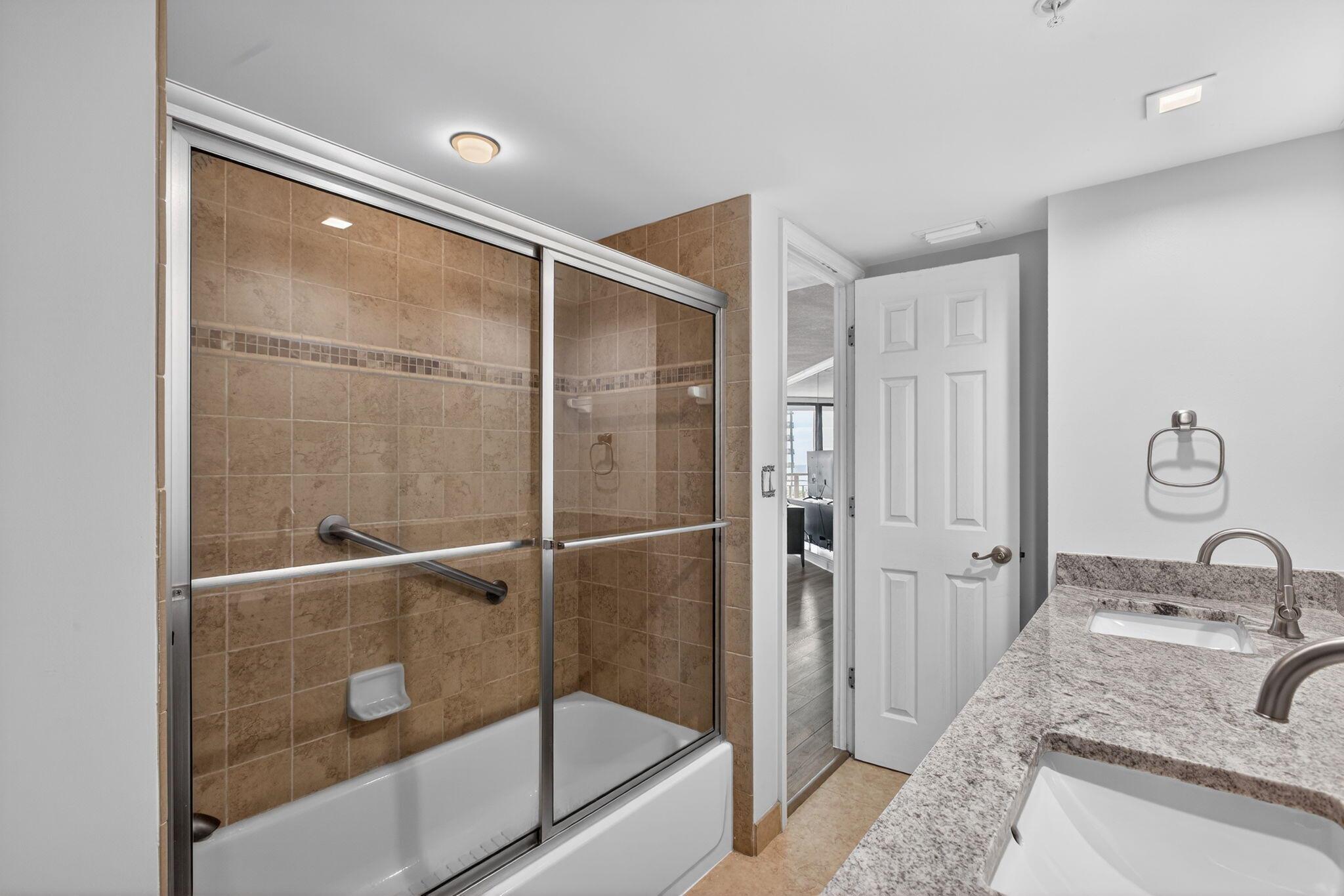 TIARA CONDO - Residential