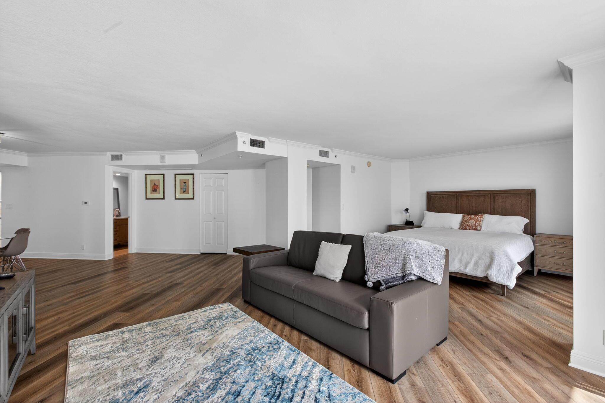 TIARA CONDO - Residential