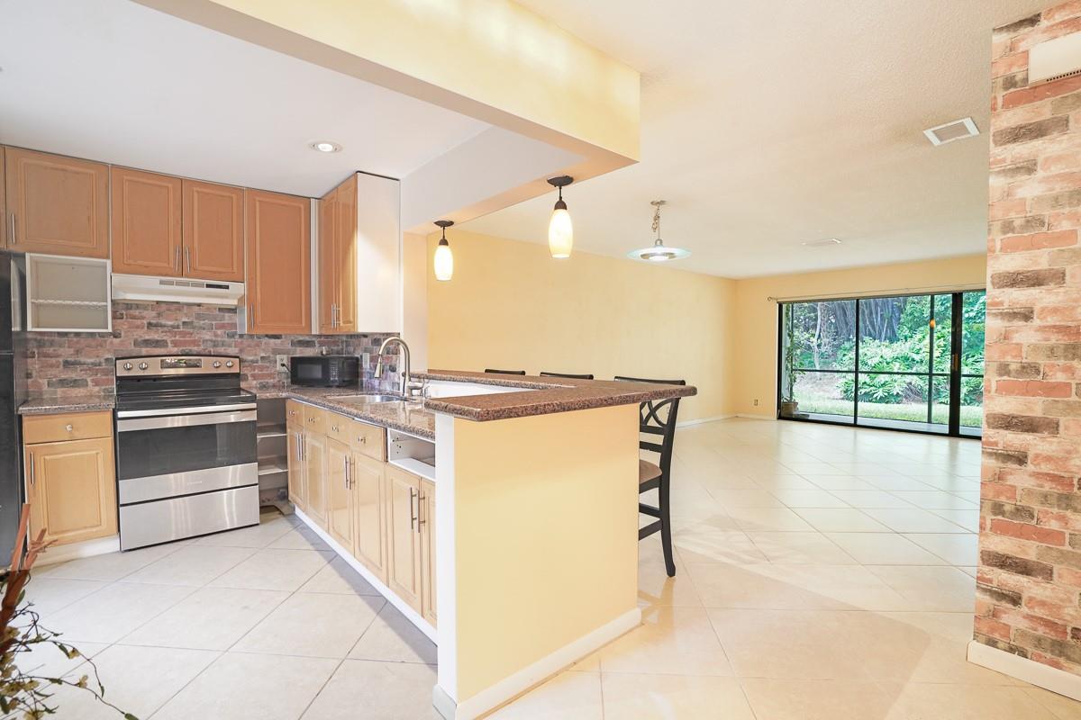 4105 NW 22nd St 243E