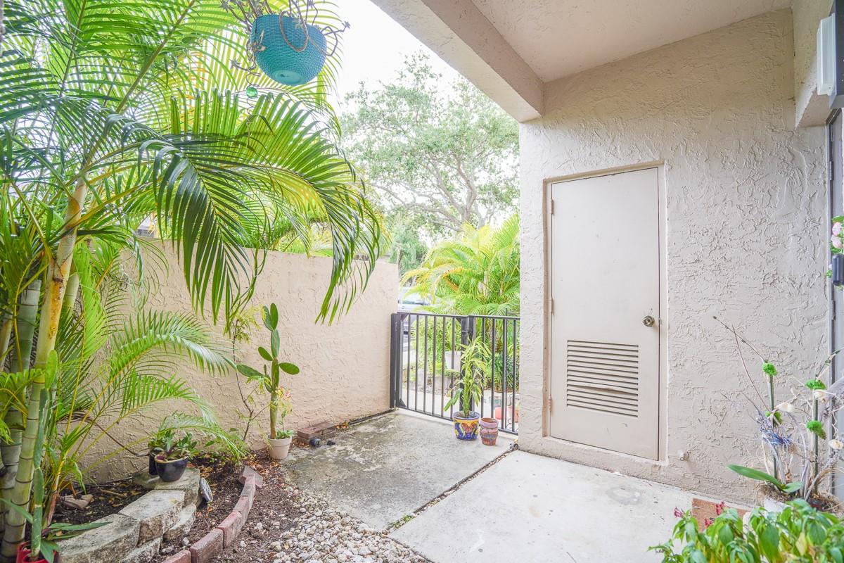 4105 NW 22nd St 243E