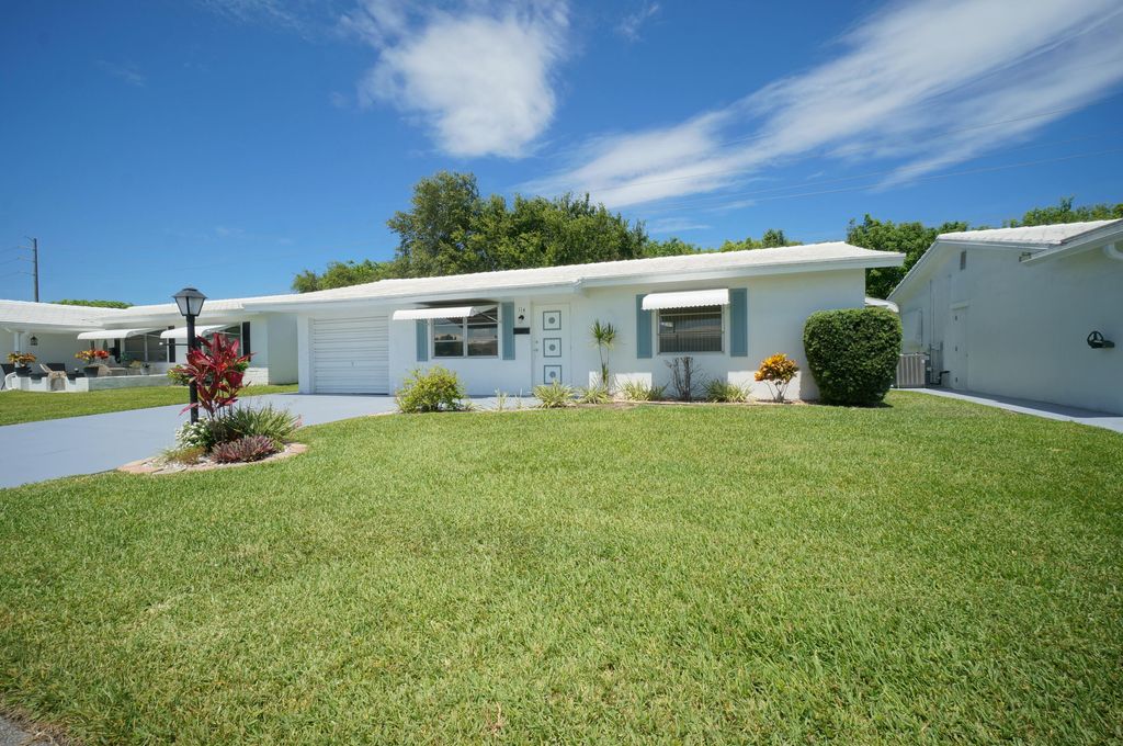 Photo of 114 SW 8th Place, Boynton Beach, FL 33426 (MLS # R11099496)