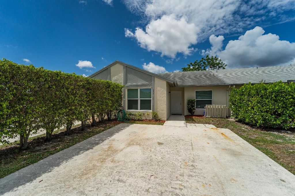 Photo of 294 Palmetto Court, Jupiter, FL 33458 (MLS # R10993431)