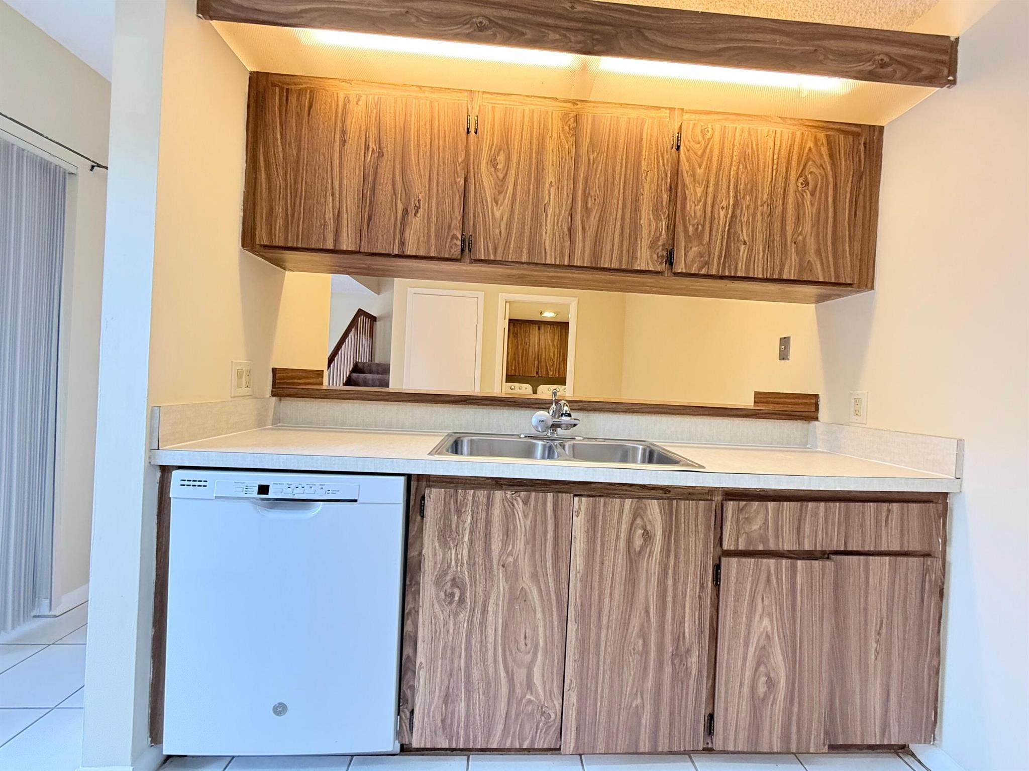 VILLAGE OF SANDALWOOD LAK - Residential Lease