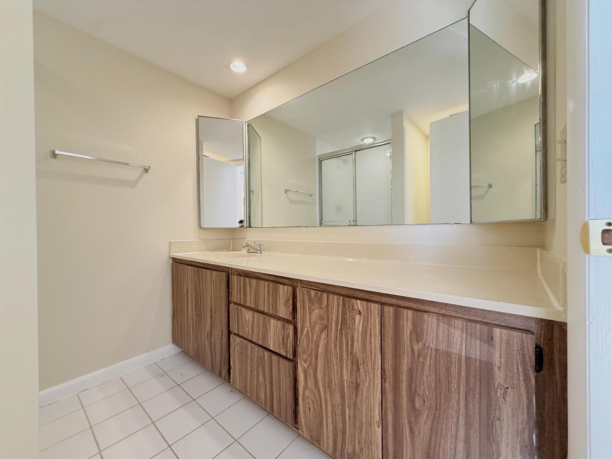 VILLAGE OF SANDALWOOD LAK - Residential Lease