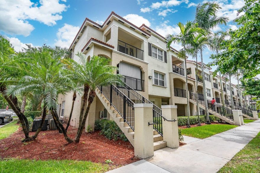 ONE OF THE NICEST APARTMENTS IN POINCIANA!! BEAUTIFULLY RENOVATED 2 BEDROOM, 2 BATHROOM IN POINCIANA PLACE. GLEAMING ITALIAN PORCELAIN FLOORING THROUGHOUT. OPEN KITCHEN FOR ENTERTAINING. WASHER AND DRYER IN THE UNIT. LARGE BATHROOMS. CLOSE TO SHOPS, RESTAURANTS, CASINO, AND CLOSE TO SAWGRASS EXPRESSWAY AND TURNPIKE.