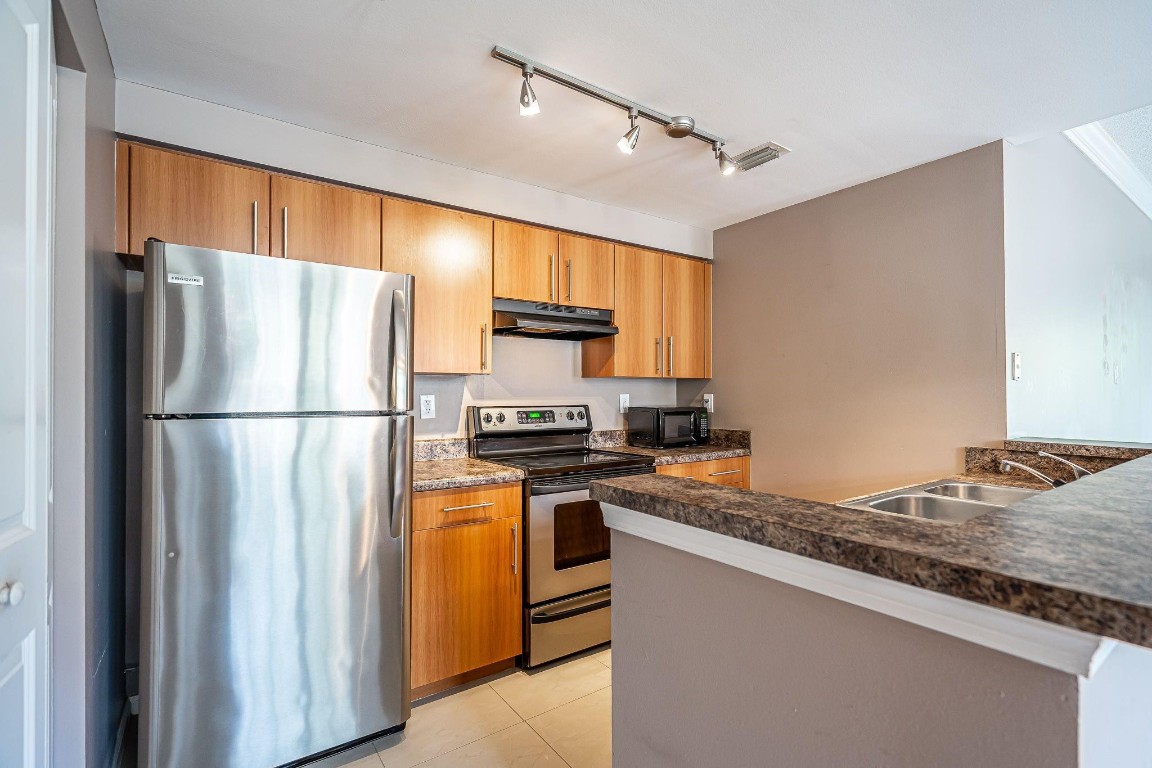 POINCIANA PLACE - Residential Lease