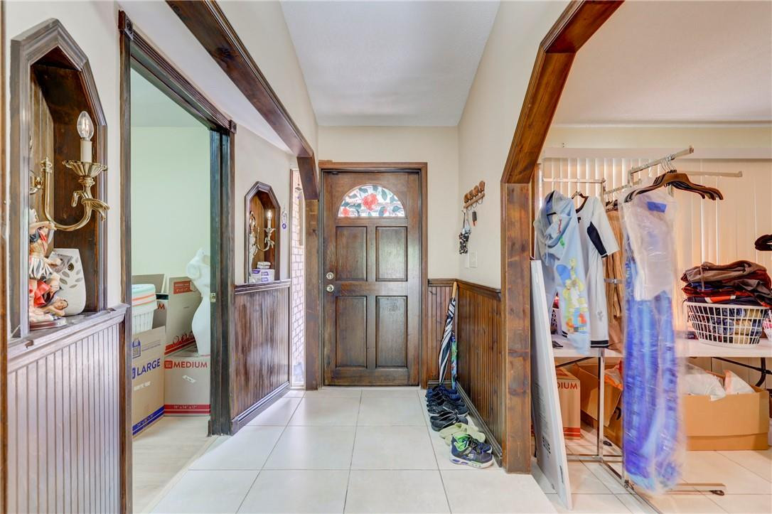 Oak Wood 80-39 B - Residential