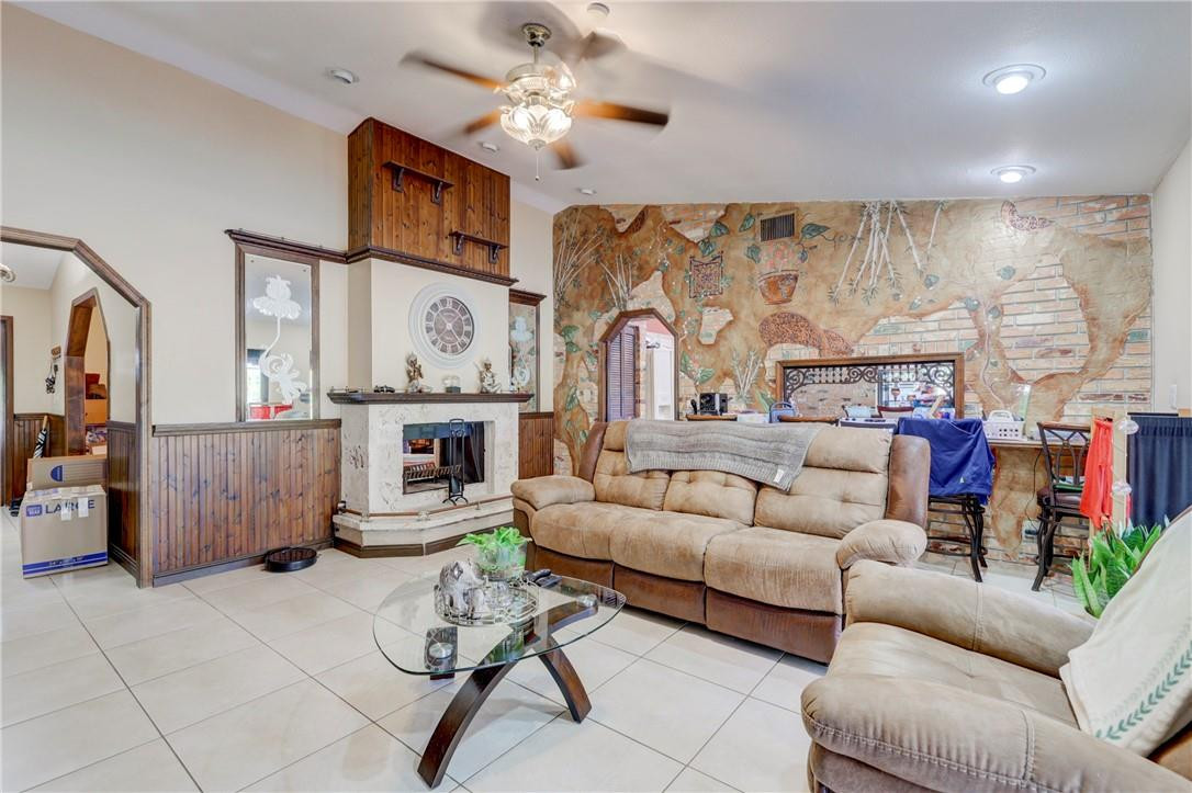 Oak Wood 80-39 B - Residential