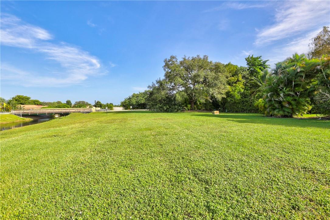 Oak Wood 80-39 B - Residential