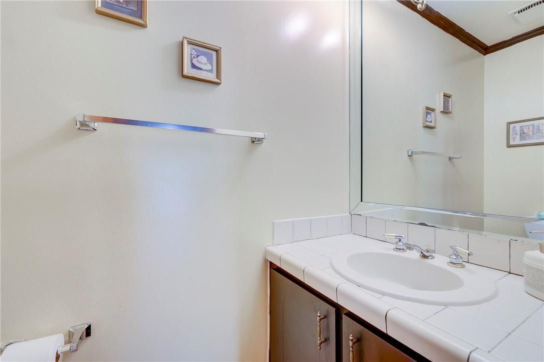 Oak Wood 80-39 B - Residential