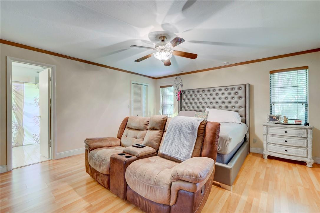 Oak Wood 80-39 B - Residential