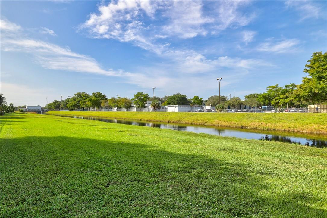 Oak Wood 80-39 B - Residential