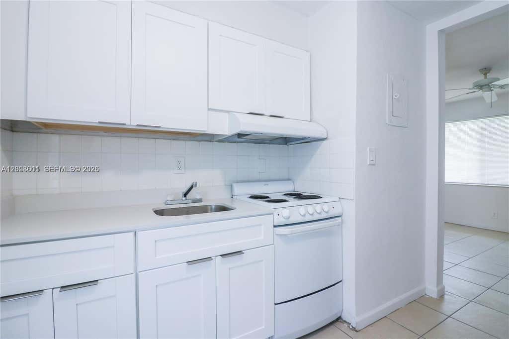 Photo of 716 NE 8th Street #4, Hallandale Beach, FL 33009 (MLS # A12053611)