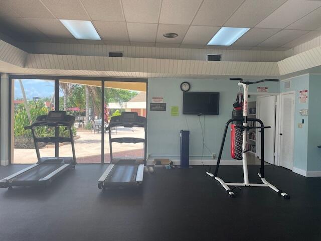 7960 Sunrise Lakes Drive N 205, Sunrise, FL, 33322/$65,000 2 7960 Sunrise Lakes Drive N 205